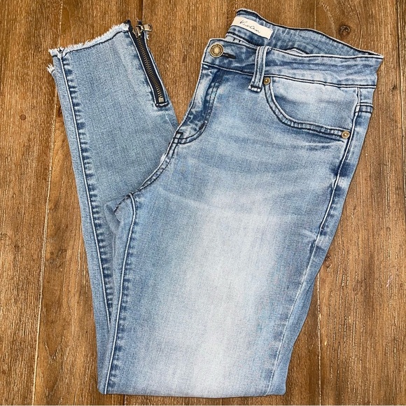 KanCan Skinny Distressed Jeans Women’s 29 Mid Rise Light Blue Wash Raw Hem - Picture 3 of 12